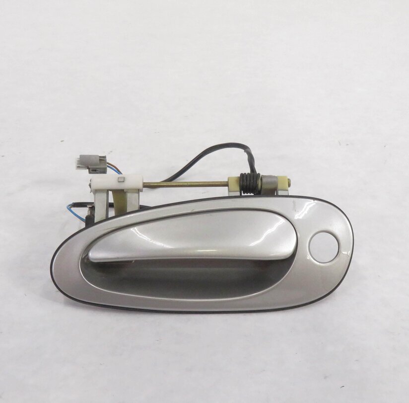 Thumbnail 2: 1999 PORSCHE BOXSTER (986) LEFT DRIVER EXTERIOR DOOR HANDLE (ARTIC SILVER L92U)