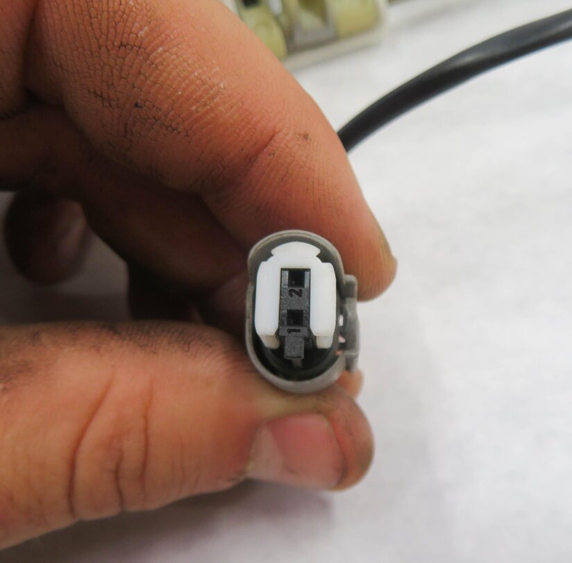 Thumbnail 5: 1999 PORSCHE BOXSTER (986) LEFT DRIVER EXTERIOR DOOR HANDLE (ARTIC SILVER L92U)