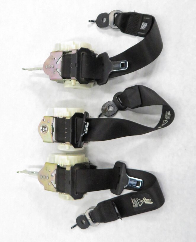 Thumbnail 5: 2011 BMW 535i (F10) REAR - LEFT / CENTER / RIGHT SEATBELT RETRACTOR SET (BLACK)