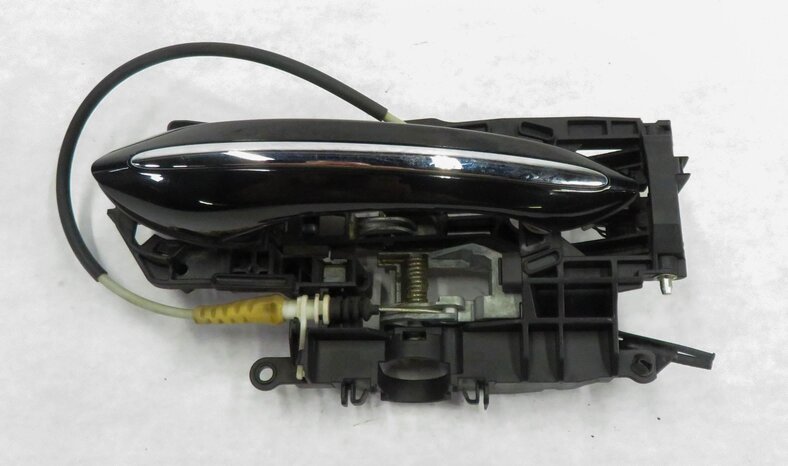 Thumbnail 2: 2011-2016 BMW 528i 535i 550i M5 (F10) RIGHT FRONT DOOR HANDLE w/ LIGHT (BLACK)