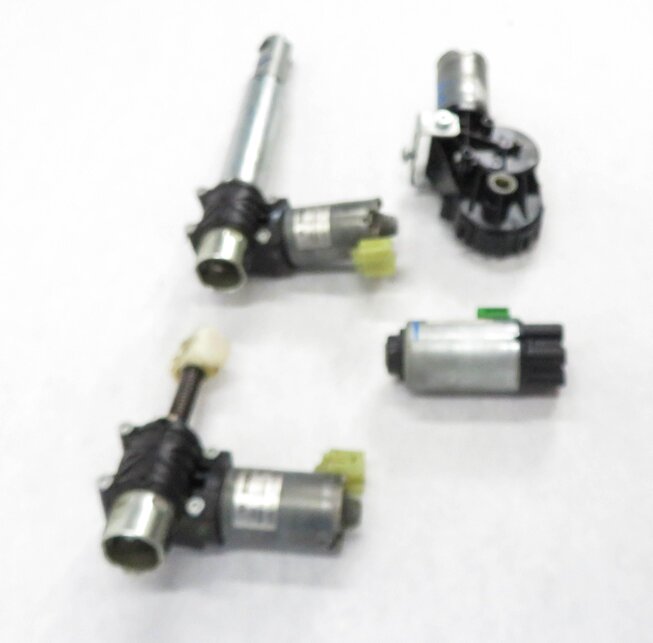 Thumbnail 4: 2011 BMW 535i (F10) RIGHT FRONT PASSENGER POWER SEAT ADJUSTMENT MOTOR SET-4