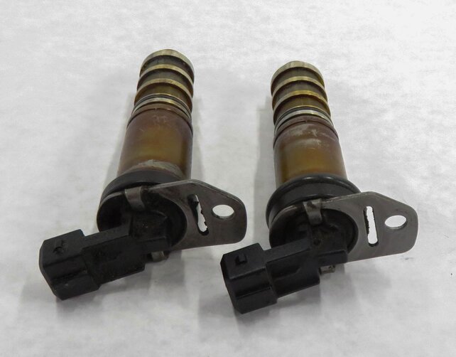 Thumbnail 2: 2011 BMW 535i (F10) 3.0L N55 ENGINE - VANOS TIMING SOLENOID SET-2