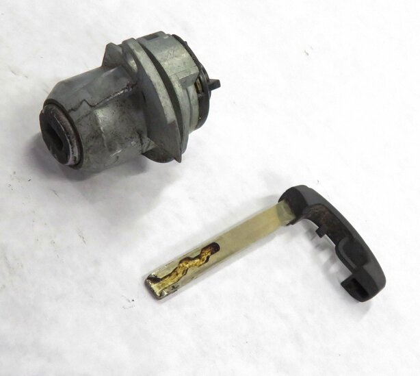 2011 BMW 535i (F10) LEFT FRONT DRIVER DOOR HANDLE LOCK CYLINDER w/ KEY