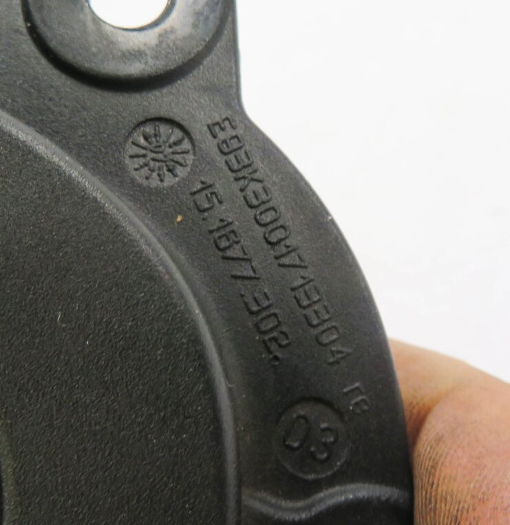 Thumbnail 7: 2008 BMW M3 ///M (E93) RIGHT REAR CONVERTIBLE TOP HINGE COVER BRACKET (BLACK)
