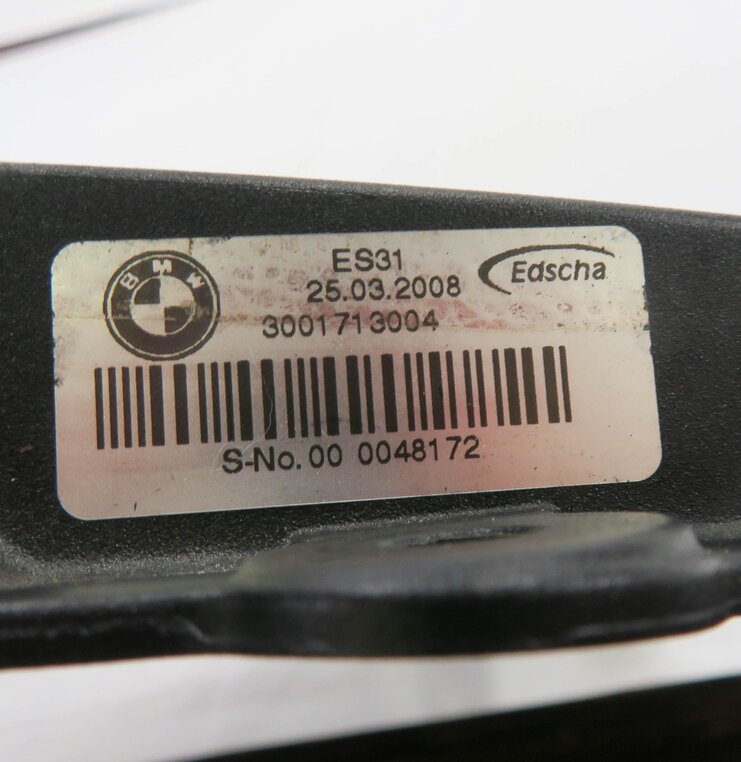 Thumbnail 9: 2008 BMW M3 ///M (E93) RIGHT REAR CONVERTIBLE TOP HINGE COVER BRACKET (BLACK)