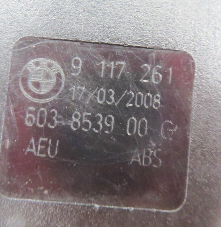 Thumbnail 6: 2008 BMW M3 ///M (E93) CONVERTIBLE - REAR SEATBELT BUCKLE RECEIVER SET-2