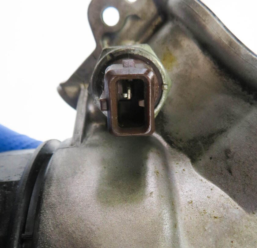 Thumbnail 5: 2006 BMW 530i (E60) 3.0L N52 ENGINE MOTOR OIL FLUID FILTER HOUSING ADAPTER
