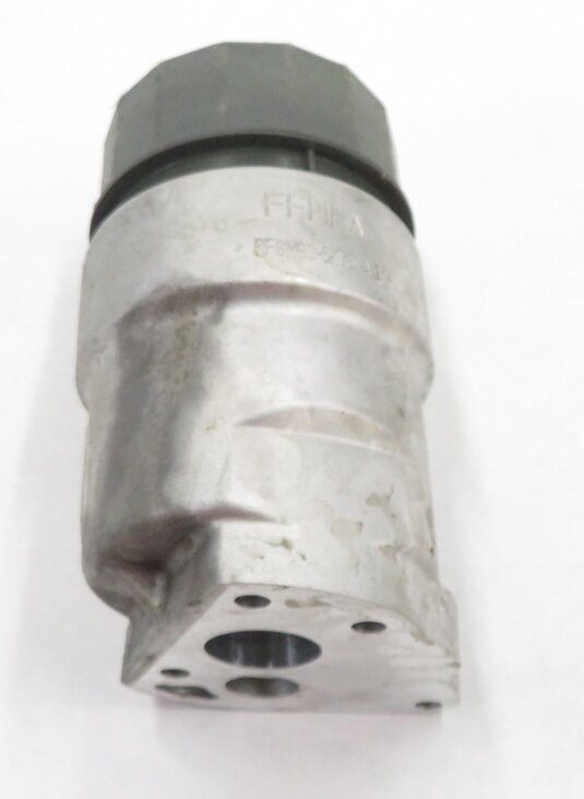 Thumbnail 2: 2012 RANGE ROVER (L322) 5.0L AJ133 V8 ENGINE - OIL FILTER HOUSING w/ CAP