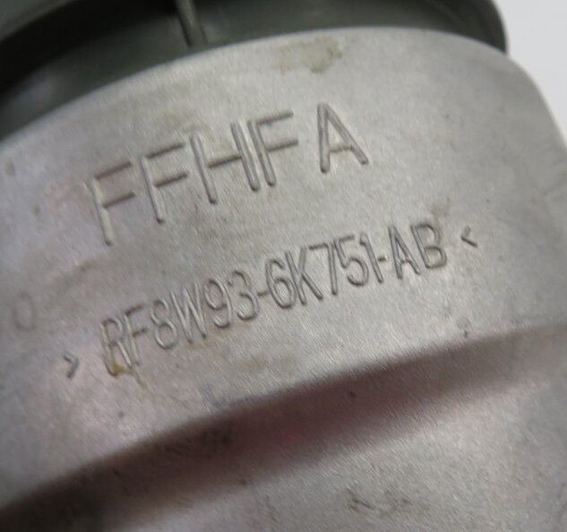 Thumbnail 6: 2012 RANGE ROVER (L322) 5.0L AJ133 V8 ENGINE - OIL FILTER HOUSING w/ CAP
