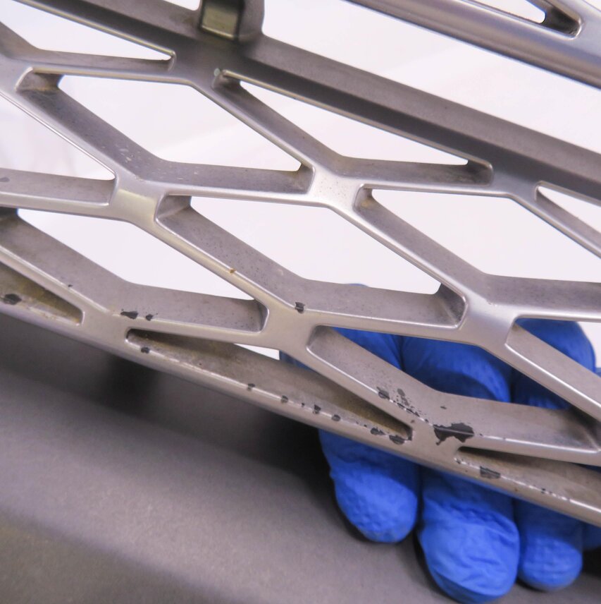 Thumbnail 7: 2010-2011 RANGE ROVER SPORT (L320) FRONT UPPER HOOD VENT GRILLE