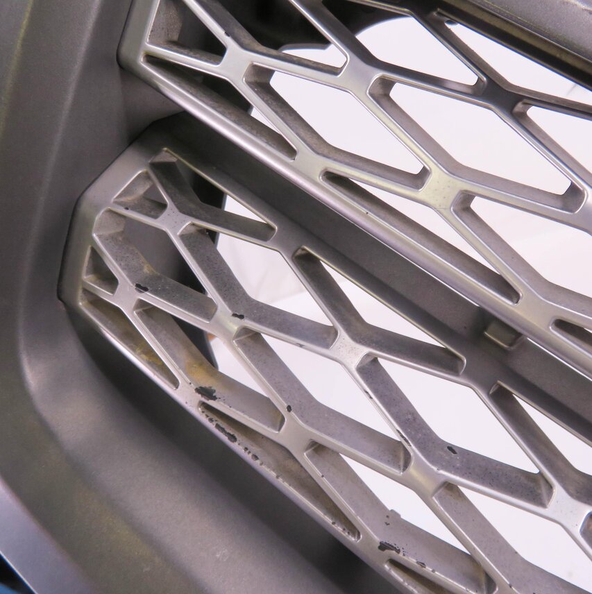 Thumbnail 8: 2010-2011 RANGE ROVER SPORT (L320) FRONT UPPER HOOD VENT GRILLE