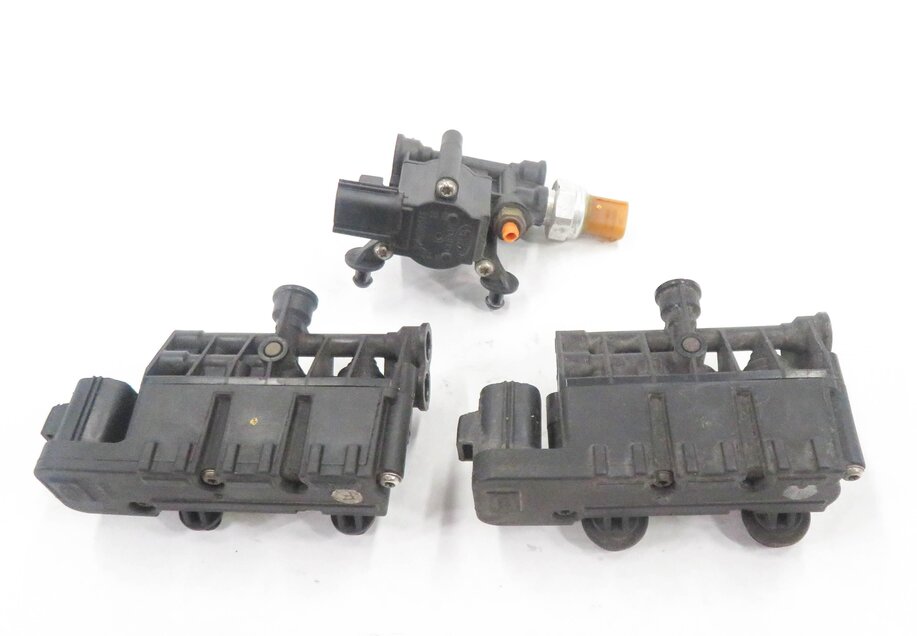 Thumbnail 2: 2010 RANGE ROVER SPORT (L320) AIR SUSPENSION TRANSFER RELIEF VALVE BLOCK SET-3