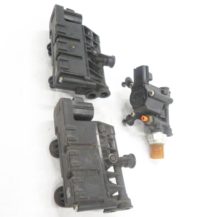 Thumbnail 3: 2010 RANGE ROVER SPORT (L320) AIR SUSPENSION TRANSFER RELIEF VALVE BLOCK SET-3