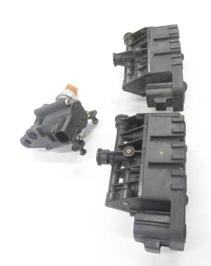 Thumbnail 4: 2010 RANGE ROVER SPORT (L320) AIR SUSPENSION TRANSFER RELIEF VALVE BLOCK SET-3