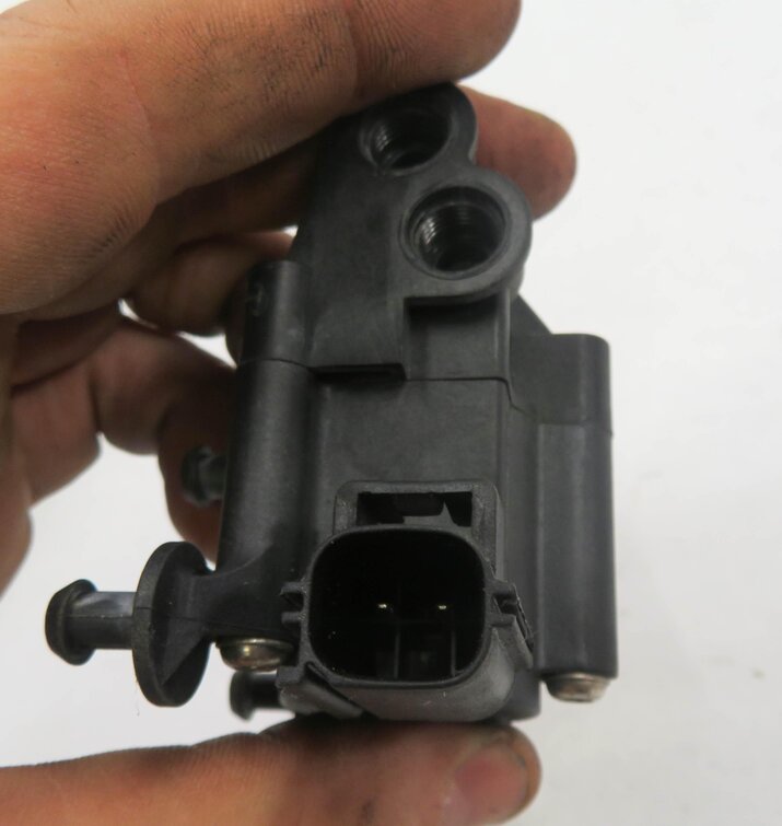 Thumbnail 8: 2010 RANGE ROVER SPORT (L320) AIR SUSPENSION TRANSFER RELIEF VALVE BLOCK SET-3