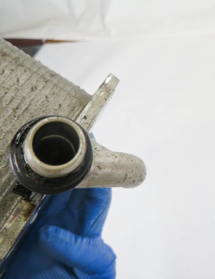 Thumbnail 7: 10-19 RANGE ROVER SPORT (L320 L322) 5.0L SUPERCHARGED ENGINE MOTOR OIL COOLER