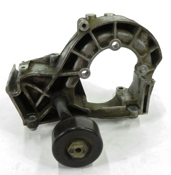 Thumbnail 4: 2000 PORSCHE BOXSTER (986) 2.7L M96 ENGINE - POWER STEERING PUMP MOUNT BRACKET