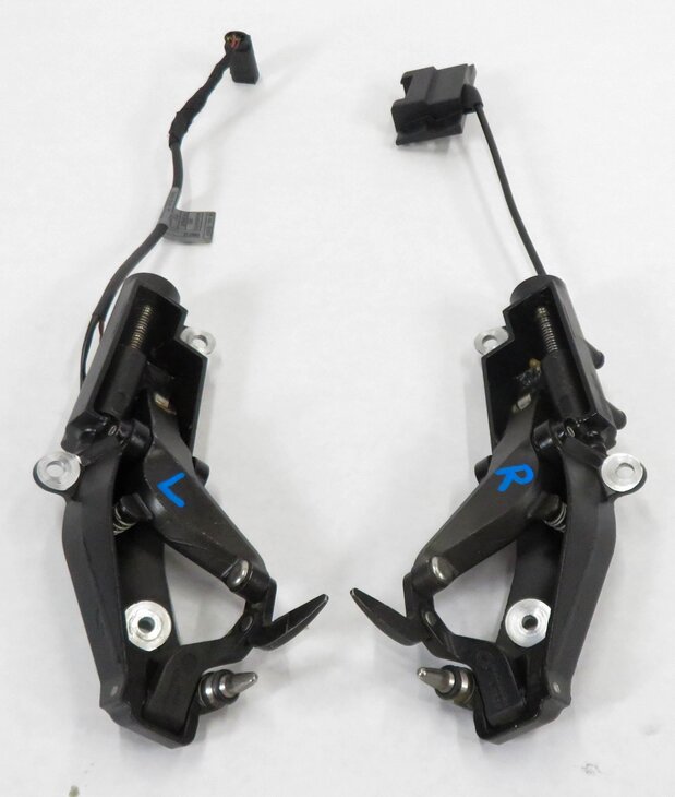 Thumbnail 5: 2003 BMW Z4 (E85) LEFT & RIGHT CONVERTIBLE TOP LATCH SET-2
