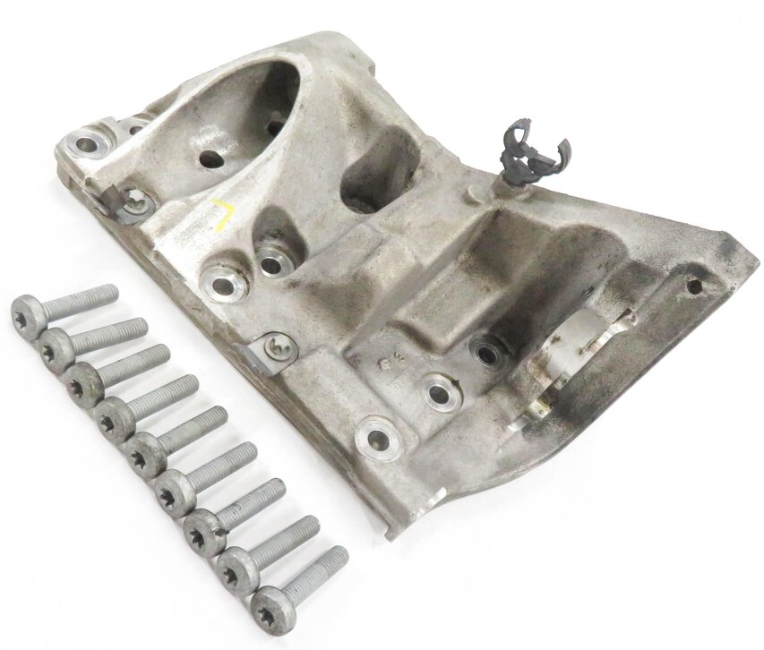 2011 PORSCHE CAYENNE (958) 4.8L M48 V8 - LEFT FRONT ENGINE MOUNT BRACKET