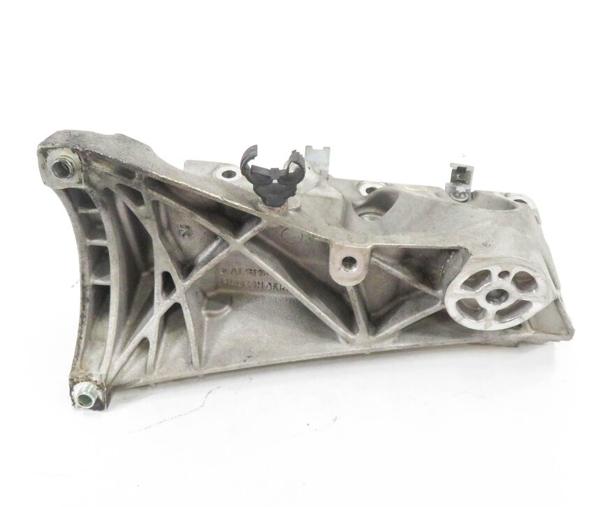 Thumbnail 4: 2011 PORSCHE CAYENNE (958) 4.8L M48 V8 - LEFT FRONT ENGINE MOUNT BRACKET