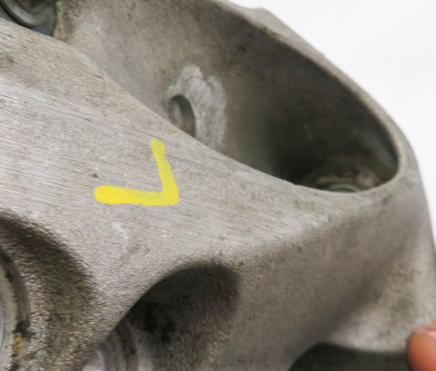 Thumbnail 7: 2011 PORSCHE CAYENNE (958) 4.8L M48 V8 - LEFT FRONT ENGINE MOUNT BRACKET