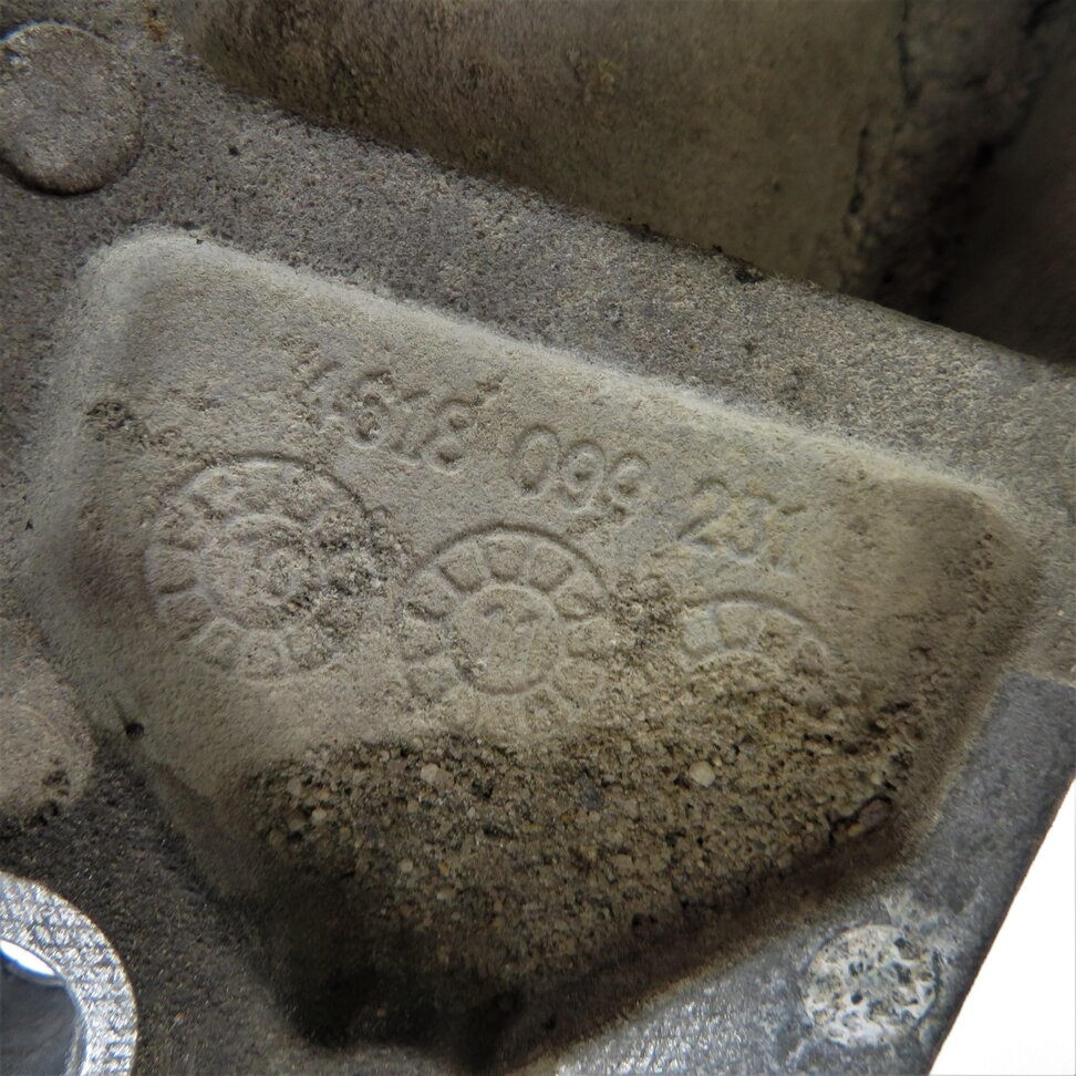 Thumbnail 6: 2012 LAND ROVER LR4 - REAR TRANSMISSION MOUNT MOUNTING BRACKET