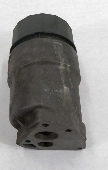 Thumbnail 2: 2012 LAND ROVER LR4 - 5.0L AJ133 V8 ENGINE OIL FILTER HOUSING w/ CAP