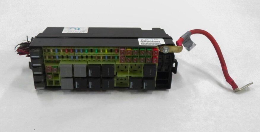 Thumbnail 2: 2010-2013 LAND ROVER LR4 5.0L V8 ENGINE POSITIVE POWER JUNCTION FUSE RELAY BOX
