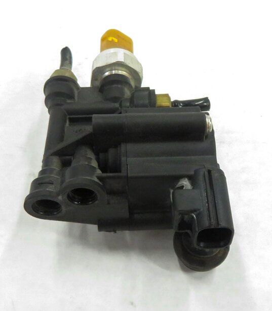 Thumbnail 3: 2012 LAND ROVER LR4 - CENTER LEFT REAR AIR SUSPENSION VALVE BLOCK
