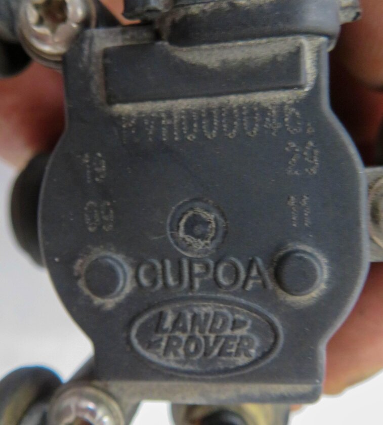 Thumbnail 6: 2012 LAND ROVER LR4 - CENTER LEFT REAR AIR SUSPENSION VALVE BLOCK