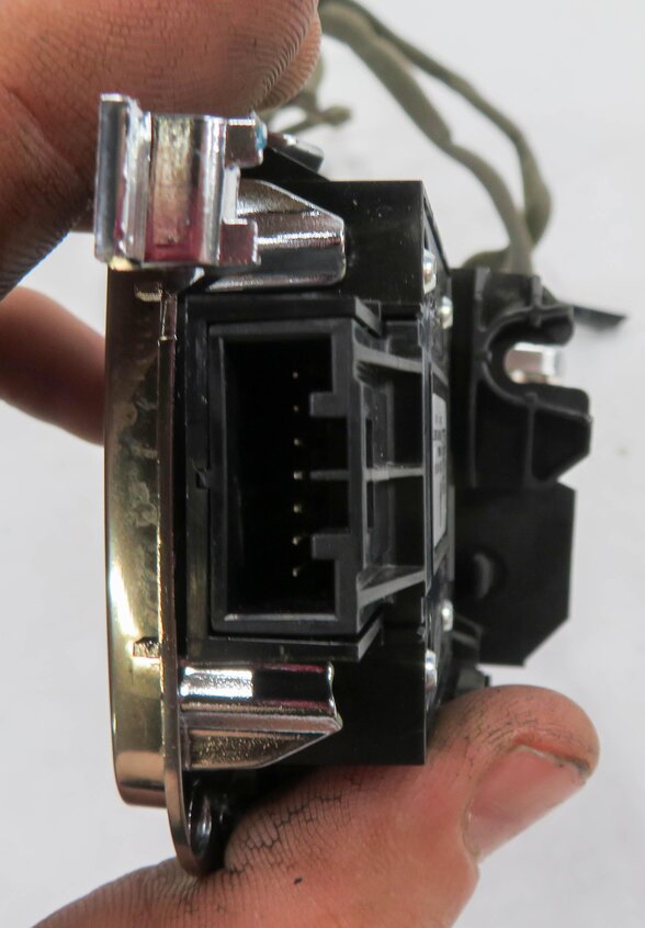 Thumbnail 7: 10-16 LR4 RANGE ROVER SPORT (L320) RIGHT FRONT PASSENGER INTERIOR DOOR HANDLE