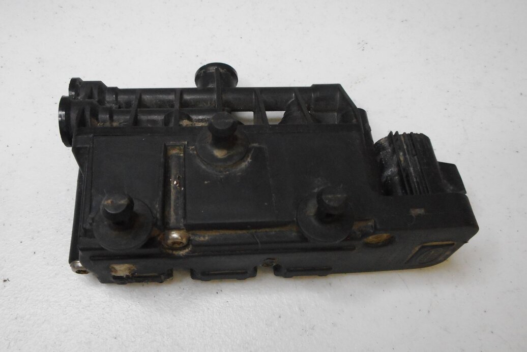 Thumbnail 11: 2012 LAND ROVER LR4 - LEFT DRIVER REAR AIR SUSPENSION VALVE BLOCK