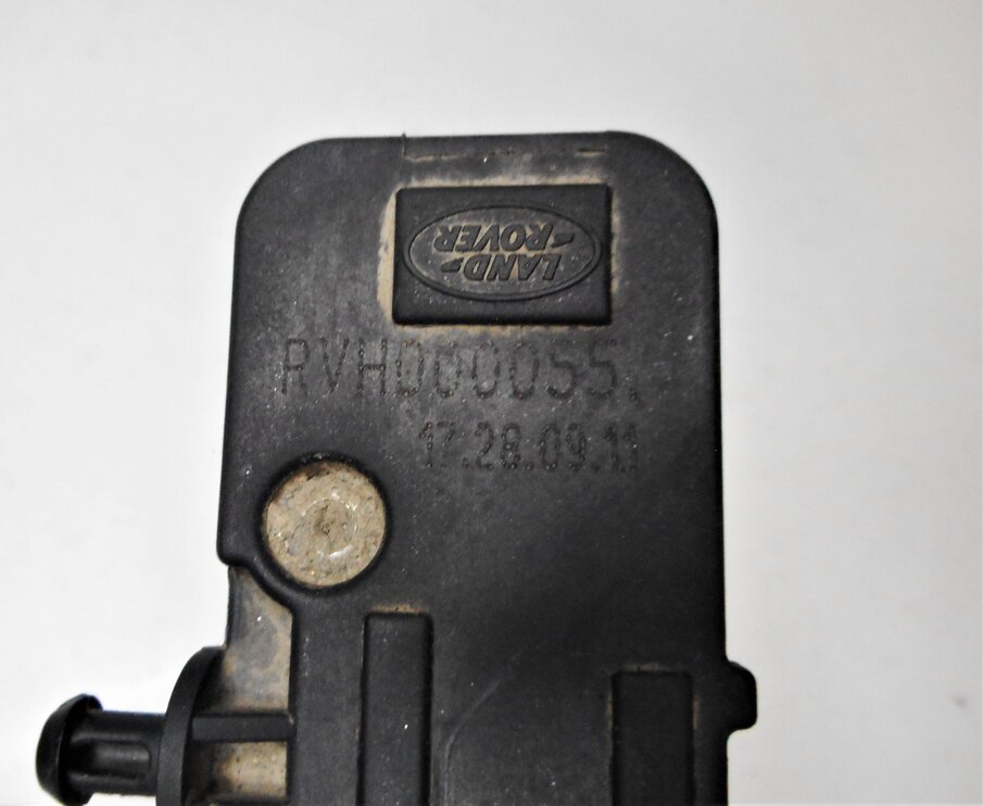 Thumbnail 13: 2012 LAND ROVER LR4 - LEFT DRIVER REAR AIR SUSPENSION VALVE BLOCK