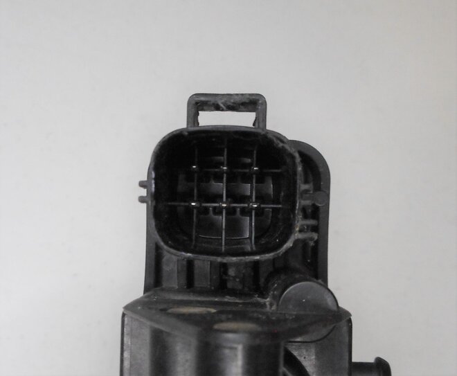 Thumbnail 14: 2012 LAND ROVER LR4 - LEFT DRIVER REAR AIR SUSPENSION VALVE BLOCK
