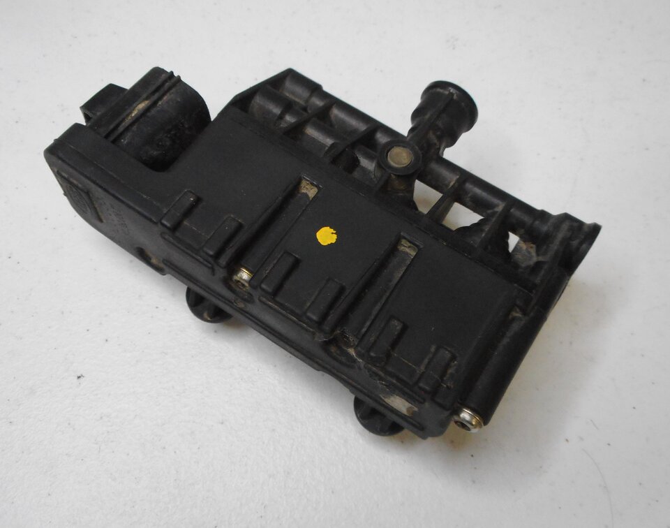 Thumbnail 6: 2012 LAND ROVER LR4 - LEFT DRIVER REAR AIR SUSPENSION VALVE BLOCK
