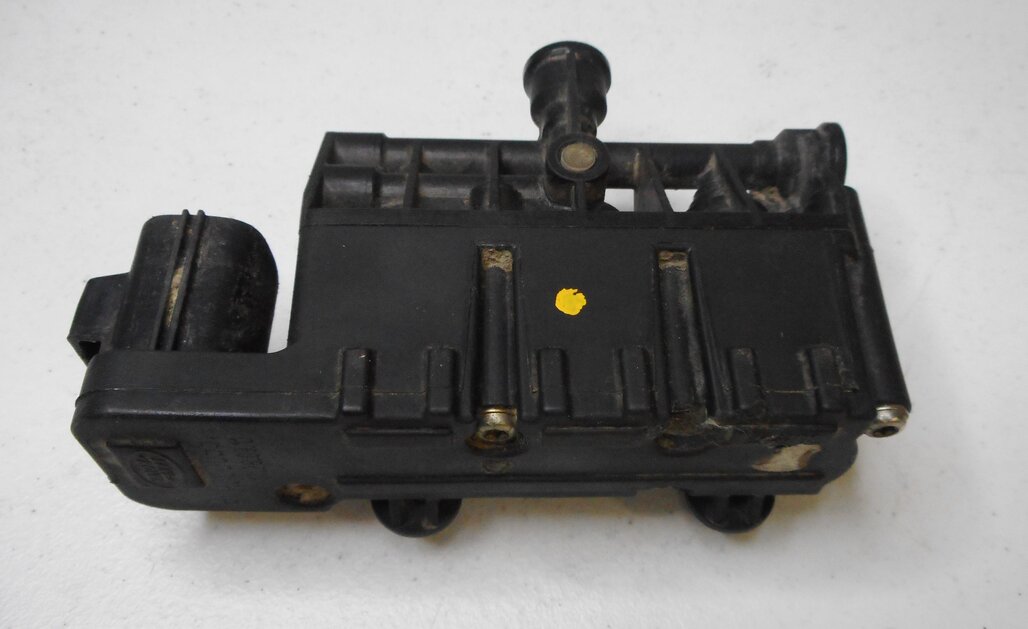 Thumbnail 7: 2012 LAND ROVER LR4 - LEFT DRIVER REAR AIR SUSPENSION VALVE BLOCK