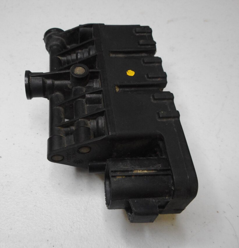 Thumbnail 8: 2012 LAND ROVER LR4 - LEFT DRIVER REAR AIR SUSPENSION VALVE BLOCK