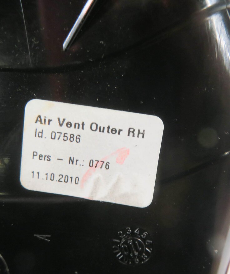 Thumbnail 5: 2011 RANGE ROVER SPORT (L320) RIGHT PASSENGER OUTER DASH HEATER A/C AIR VENT