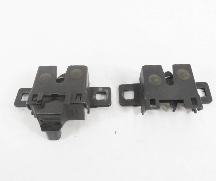 Thumbnail 4: 2011 RANGE ROVER SPORT (L320) FRONT LEFT & RIGHT LOWER HOOD LATCH SET-2