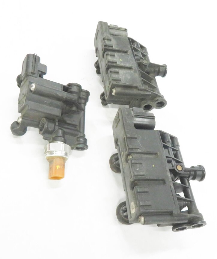 Thumbnail 3: 2011 RANGE ROVER SPORT (L320) AIR SUSPENSION PRESSURE VALVE BLOCK SET-3