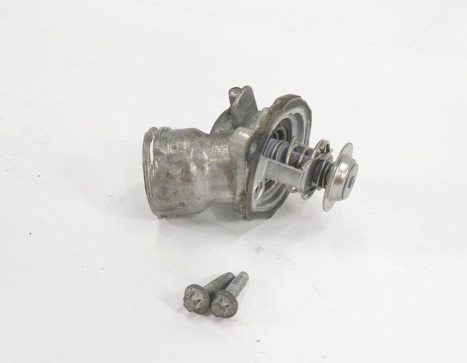 Thumbnail 2: 2009 MERCEDES BENZ S550 (W221) 5.5L V8 ENGINE THERMOSTAT HOUSING