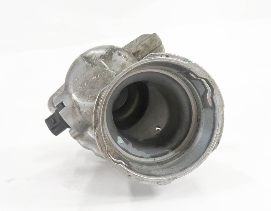 Thumbnail 4: 2009 MERCEDES BENZ S550 (W221) 5.5L V8 ENGINE THERMOSTAT HOUSING