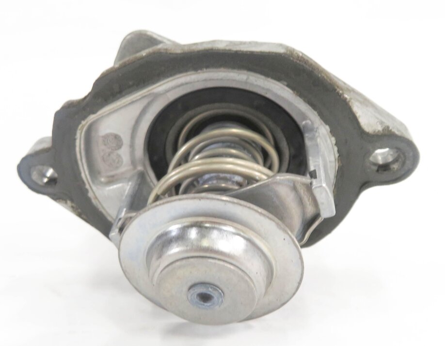 Thumbnail 6: 2009 MERCEDES BENZ S550 (W221) 5.5L V8 ENGINE THERMOSTAT HOUSING