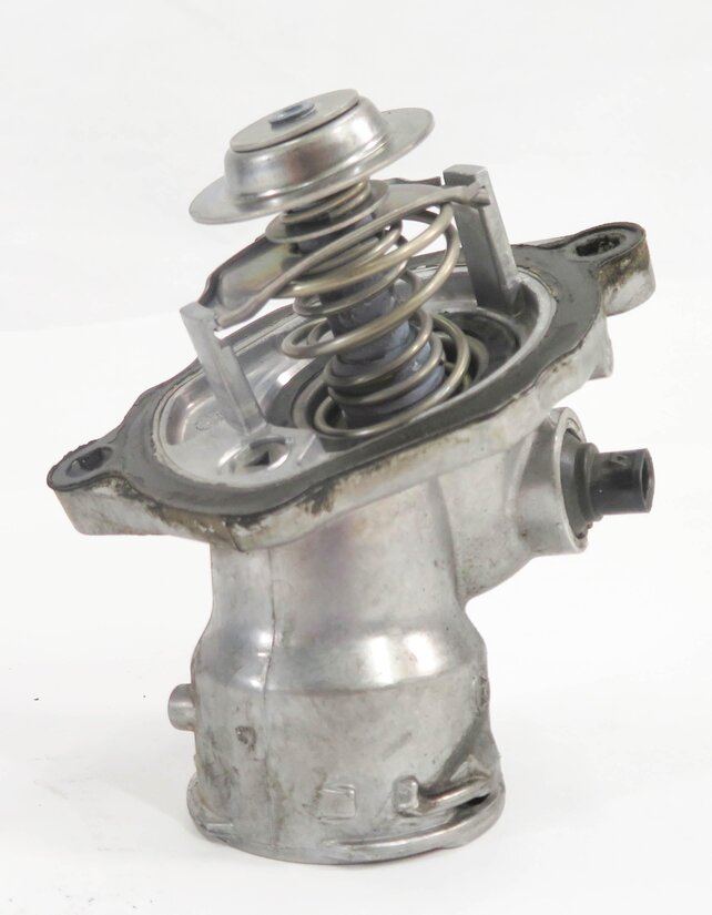 Thumbnail 7: 2009 MERCEDES BENZ S550 (W221) 5.5L V8 ENGINE THERMOSTAT HOUSING