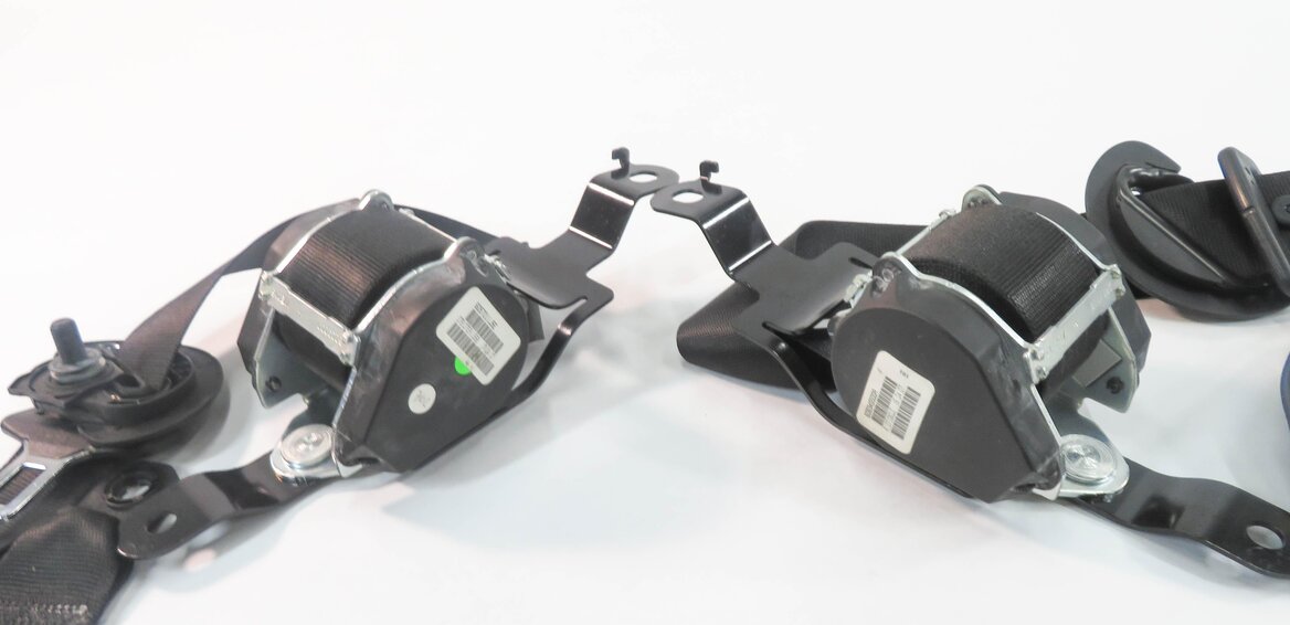 Thumbnail 4: 2007 BMW X5 (E70) REAR SECOND ROW SEAT - LEFT & RIGHT SEATBELT RETRACTOR (BLACK)