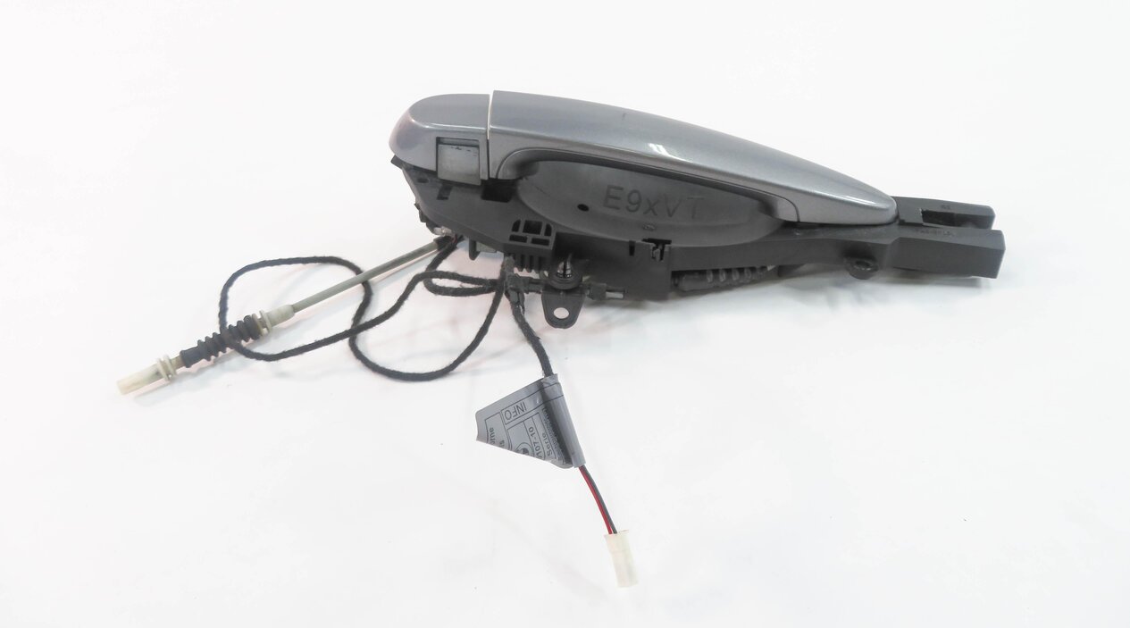 Thumbnail 2: 2007 BMW X5 (E70) RIGHT FRONT PASSENGER DOOR HANDLE (SPACE GRAY A52)