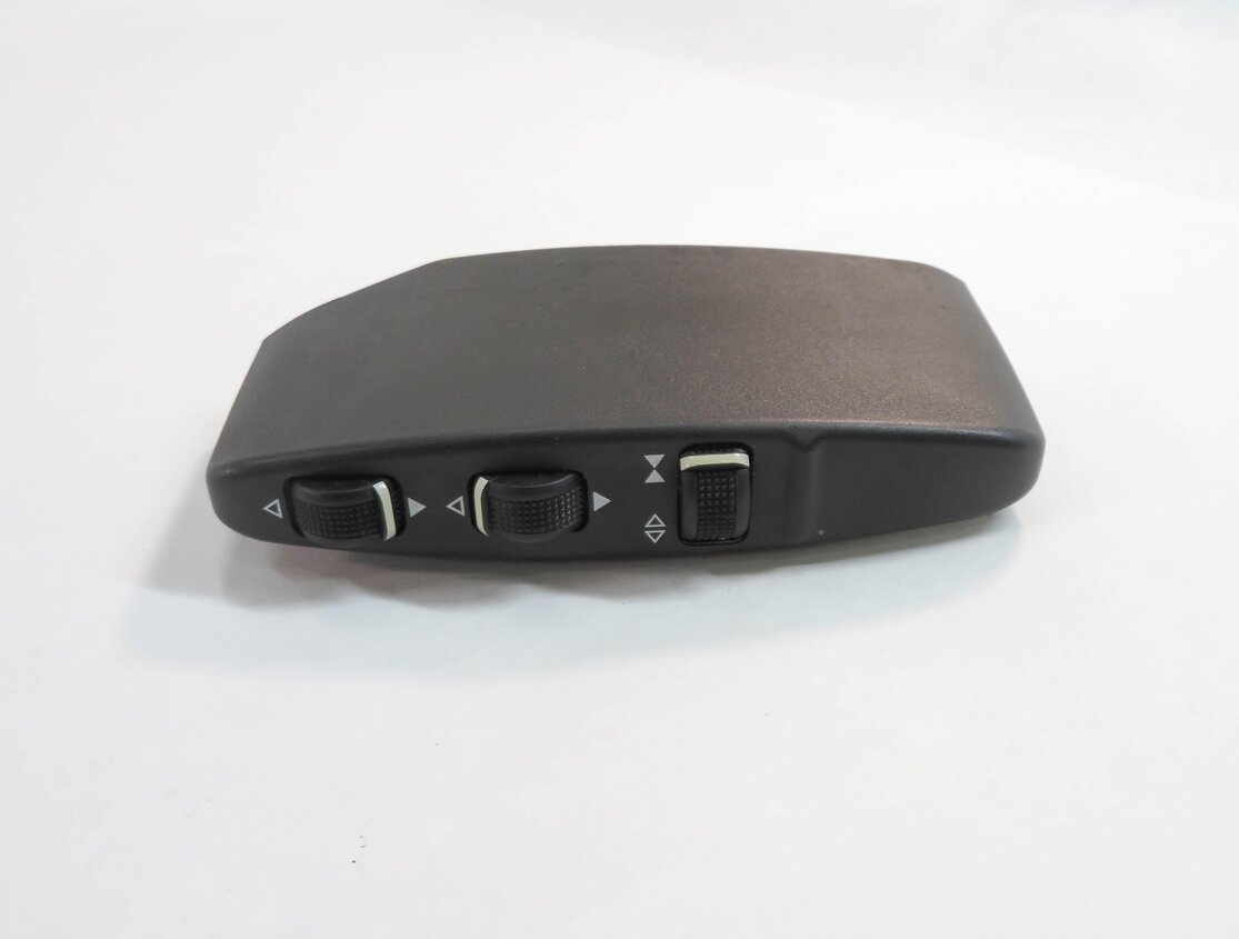 Thumbnail 2: 2010 MERCEDES E550 (C207) COUPE - RIGHT PASSENGER LUMBAR SEAT ADJUSTMENT SWITCH
