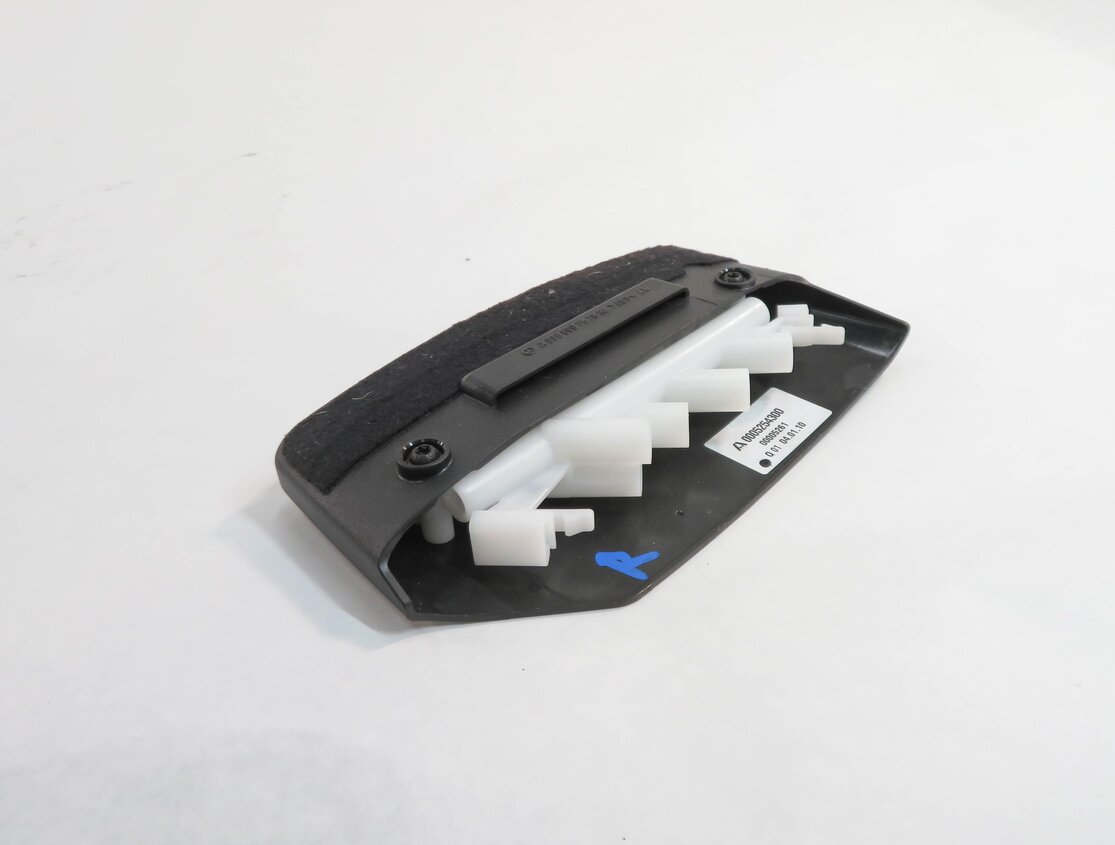 Thumbnail 7: 2010 MERCEDES E550 (C207) COUPE - RIGHT PASSENGER LUMBAR SEAT ADJUSTMENT SWITCH
