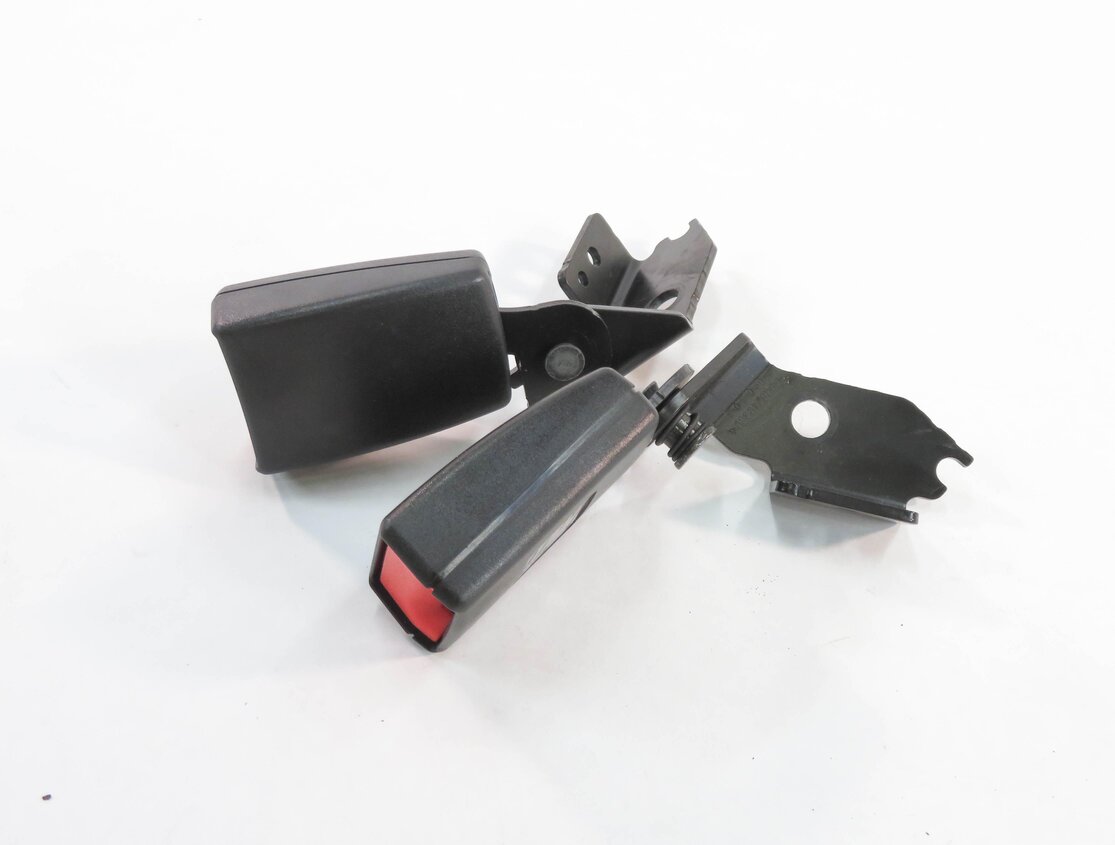 Thumbnail 3: 2010 MERCEDES BENZ E550 (C207) COUPE - REAR SEATBELT BUCKLE RECEIVER SET-2