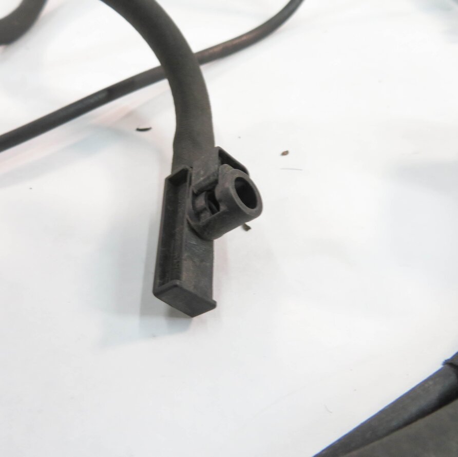 Thumbnail 5: 2010 MERCEDES BENZ E550 (C207) FRONT WINDSHIELD WIPER SQUIRTER NOZZLE SET-2